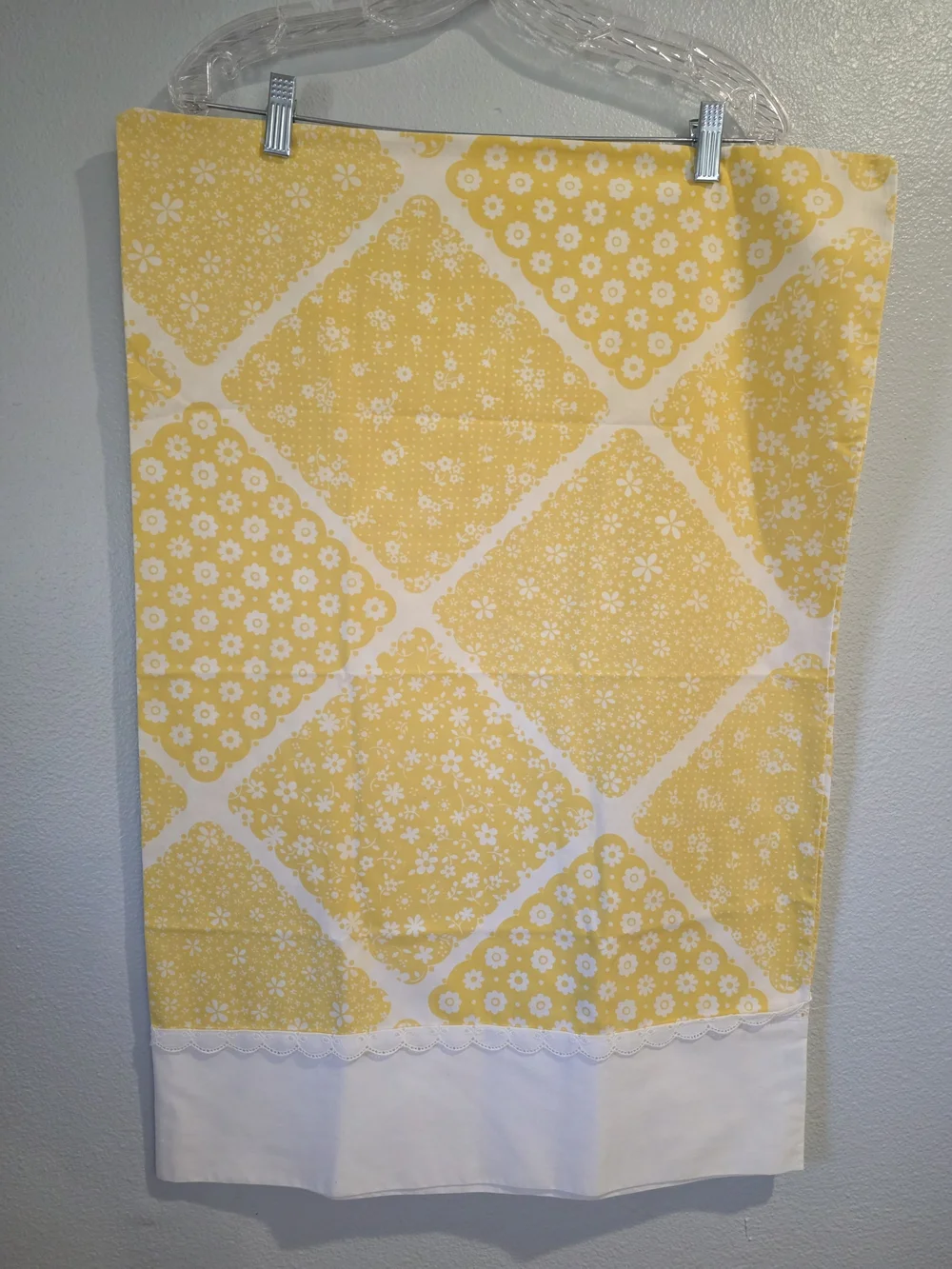2pc Vintage Wamsutta Ultracale Standard Pillowcases Yellow White Eyelet Trim